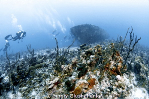 Wreck divers.... by Sergiy Glushchenko 
